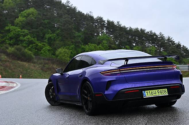 포르쉐 타이칸 터보 GT 바이작 패키지. 사진: 김학수 기자