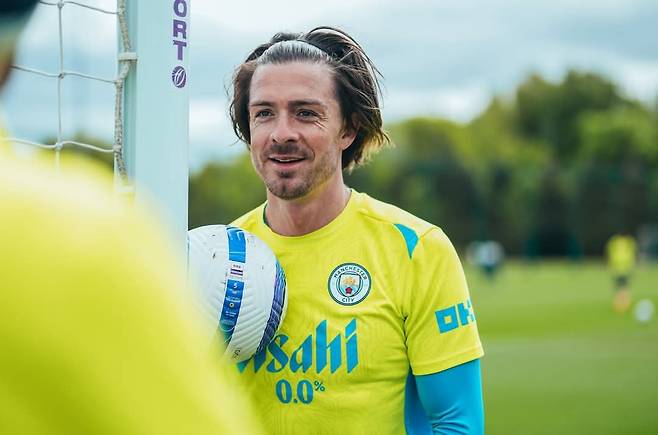 이번 시즌 선발출전이 7차례에 불과한 맨시티 잭 그릴리쉬의 미래에 대해 영국 언론들은 많은 관심을 보이고 있다. 이 가운데 과르디올라 감독은 “결정된 바 없다”며 선을 그었다. 사진출처｜맨체스터 시티 페이스북