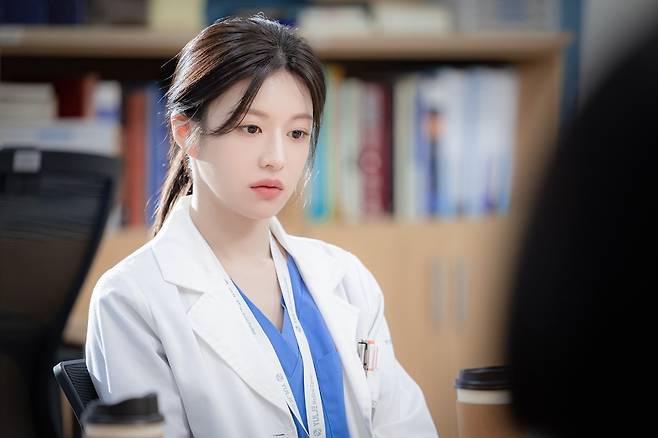 tvN 드라마 ‘언젠가는 슬기로울 전공의생활’에서 오이영 역을 연기한 배우 고윤정 출연장면. 사진 tvN