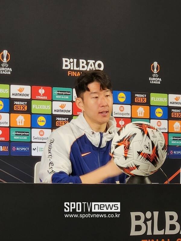 ▲ 손흥민과 페드로 포로.