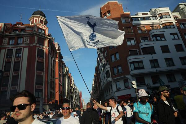 ▲ 스페인 빌바오 시내를 점령한 토트넘 홋스퍼 팬들. ⓒ연합뉴스/REUTERS