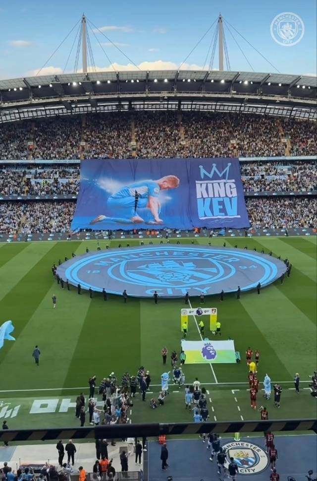 케빈 더 브라위너를 기념하는 대형 현수막. /사진=맨시티 SNS