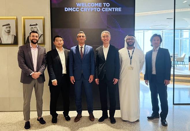 두바이 DMCC 방문한 넥써쓰 장현국 대표(오른쪽 세번째) [넥써쓰 제공. 재판매 및 DB 금지]