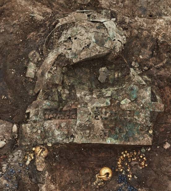 경주 황남동 120-2호분 금동관 출토 상태 [국가유산청 제공. 재판매 및 DB 금지]