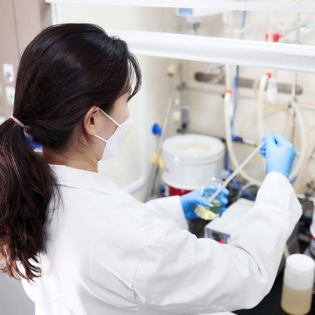 생분해 접착제를 생산하는 링크플릭스의 연구실 모습. 링크플릭스 제공