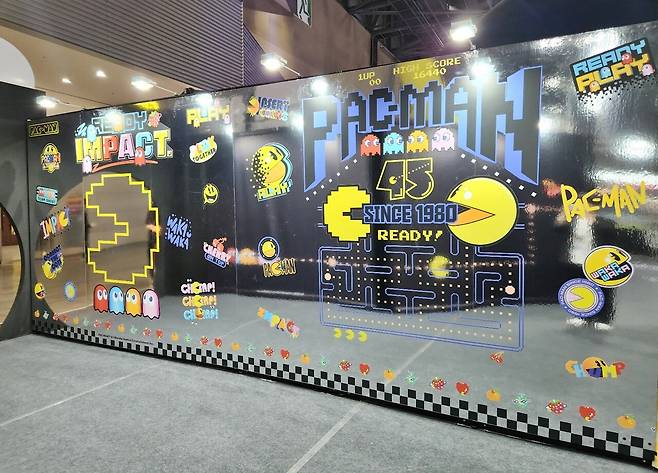 - 팩맨 45주년을 맞이한 전시 공간도 마련돼 있다&nbsp;