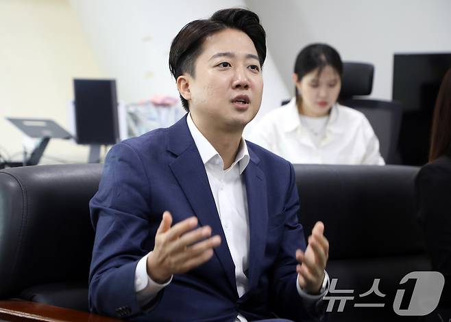 이준석 개혁신당 대통령 후보가 20일 광주광역시의회 기자실을 찾아 지역 기자단과 질의응답하고 있다. 2025.5.20/뉴스1 ⓒ News1 이수민 기자