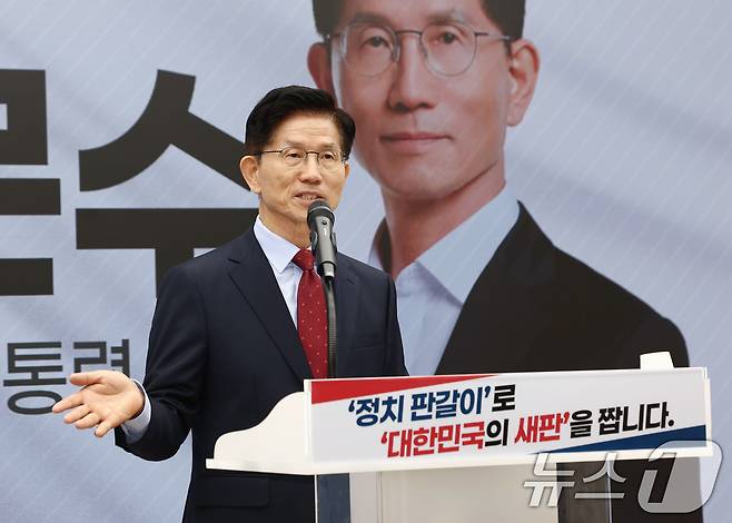 김문수 국민의힘 대통령 후보가 22일 서울 여의도 중앙당사에서 정치개혁 관련 긴급 기자회견을 하고 있다. 2025.5.22/뉴스1 ⓒ News1 김민지 기자