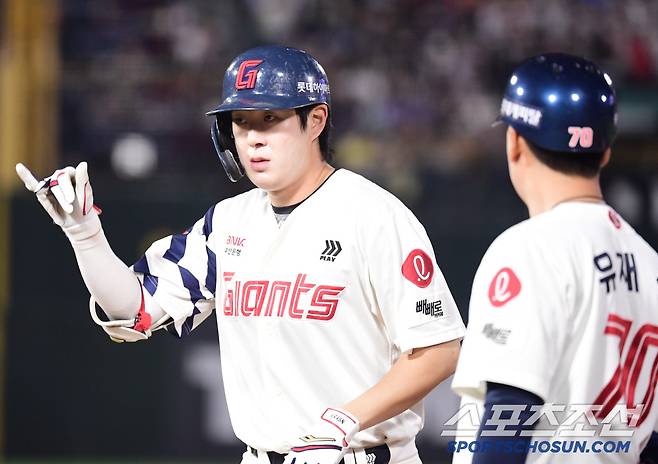 21일 부산 사직야구장에서 열린 KBO리그 롯데와 LG의 경기. 4회 안타 날린 나승엽. 부산=송정헌 기자songs@sportschosun.com/2025.05.21/