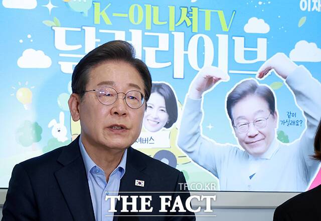 이재명 더불어민주당 대선 후보는 22일 김대남 전 대통령실 선임행정관이 민주당 중앙선거대책위원회 합류 의사를 밝혔다가 철회한 것과 관련해 "실무선의 실수였던 것 같다"고 밝혔다. /배정한 기자.