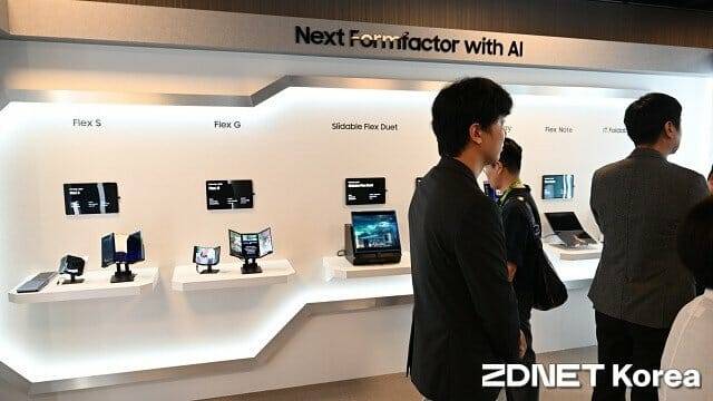 삼성디스플레이 전시장 내 다양한 폼팩터 시제품 전시 코너. (사진=지디넷코리아)