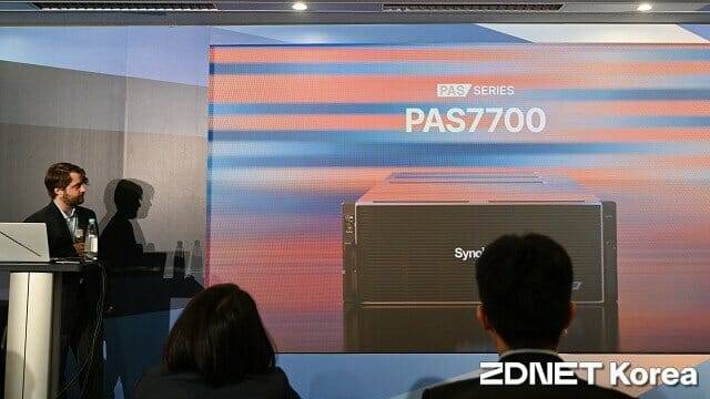 시놀로지가 내년 출시할 기업용 고성능 저장장치 'PAS7700'을 공개했다. (사진=지디넷코리아)