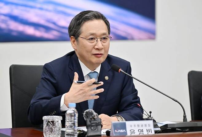 윤영빈 우주항공청장이 21일 우주청 개청 1년 기자간담회에서 지문에 답변하고 있다. 우주청 제공