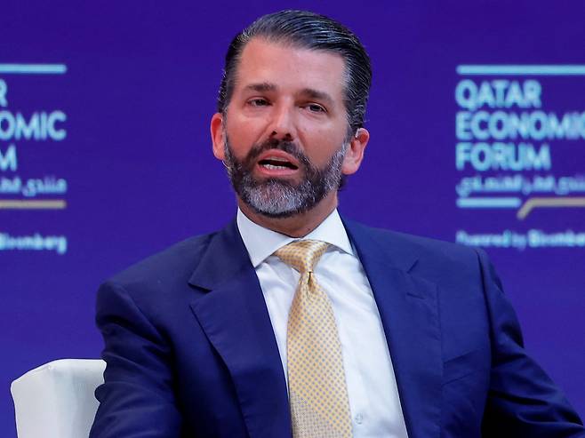 도널드 트럼프 미국 대통령의 장남 도널드 트럼프 주니어가 제5회 카타르경제포럼(QEF)에서 발언하고 있다. /AFP 연합뉴스