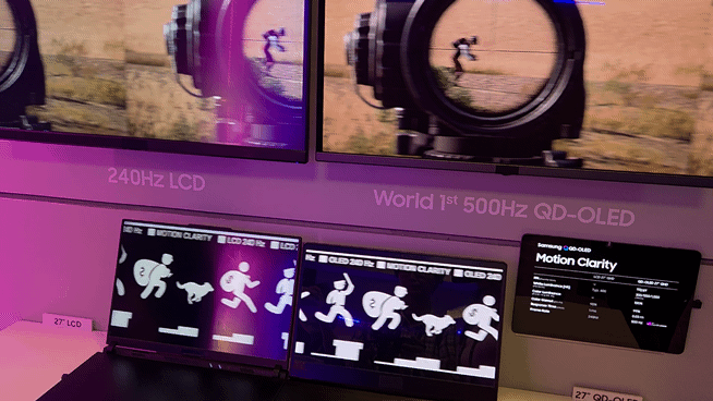 삼성디스플레이가 컴퓨텍스 2025에 단독 부스를 꾸리고 자사 OLED 기술을 소개했다. 사진은 LCD(좌)와 OLED(우) 패널이 주사율 차이에 따라 속도차를 보이는 모습. ⓒ임채현 기자