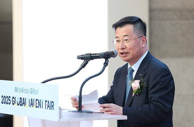 강경성 KOTRA 사장이 개막식에서 기념사를 하고 있다.