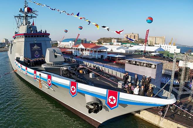 북한의 5000톤급(최현급) 신형 구축함 (평양 노동신문=뉴스1)