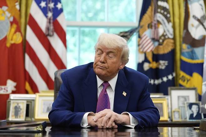 미국의 도널드 트럼프 대통령이 20일(현지시간) 미국 워싱턴DC 백악관에서 기자들의 질문에 답하고 있다.AP연합뉴스