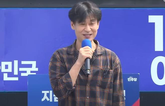 박혁권 배우가 22일 제주에서 이재명 더불어민주당 대통령 후보 지지 연설을 하고 있다. 오마이티브이 유튜브 갈무리