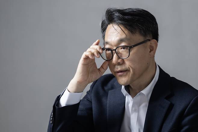 ‘고등학생 김진욱 전 처장’은 고고학자를 꿈꿨다. 서울대 고고미술사학과에 진학한 이유다. 이후 종군기자를 꿈꾸던 그는 대학 졸업 무렵 법률가의 길을 택했다. 최기웅 기자
