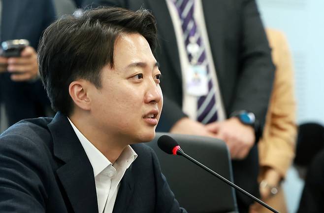 이준석 개혁신당 대통령 후보가 21일 오후 경기 성남시 성남의료원에서 발언하는 모습. /사진=뉴스1