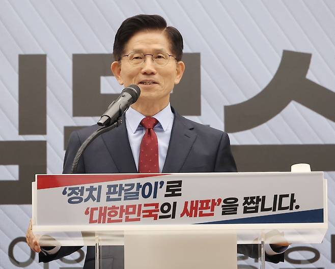 김문수 국민의힘 대선 후보가 22일 서울 여의도 국민의힘 중앙당사에서 정치개혁 관련 긴급 기자회견을 하고 있다./ 사진=연합뉴스