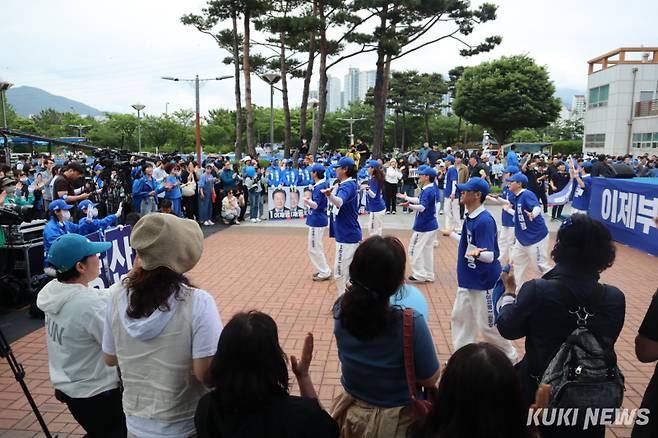 22일 오후 경남 양산워터파크공원에서 이재명 더불어민주당 대선 후보의 집중 유세가 진행됐다. 양다경 기자