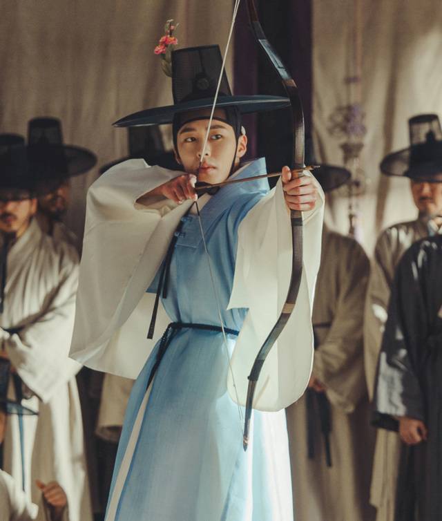 이재욱은 ‘탄금’에서 액션 연기 대부분을 대역 없이 소화했다. 고난도 액션도 화려하게 표현한 그는 이 작품의 액션에 대해 “스타일리시하다”고 강조했다. 넷플릭스 제공