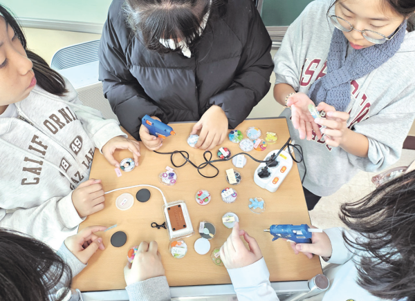 평화 그립톡 만들기 행사. 일죽중 제공