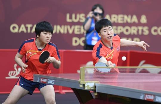 세계탁구선수권 혼합복식에 나선 북한의 김금영(왼쪽). 사진[연합뉴스]