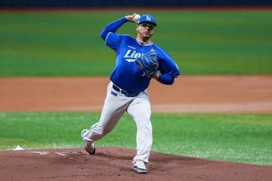 삼성 외국인 투수 후라도의 투구. 사진[연합뉴스]