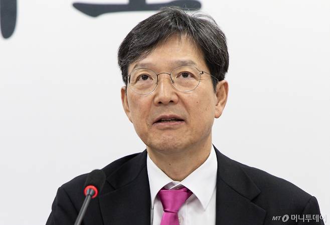 (서울=뉴스1) 이재명 기자 = 함익병 개혁신당 선거관리위원회 위원장이 11일 오전 서울 여의도 국회에서 열린 개혁신당 선거관리위원회 2차 회의에서 발언을 하고 있다. 2025.3.11/뉴스1  Copyright (C) 뉴스1. All rights reserved. 무단 전재 및 재배포,  AI학습 이용 금지. /사진=(서울=뉴스1) 이재명 기자