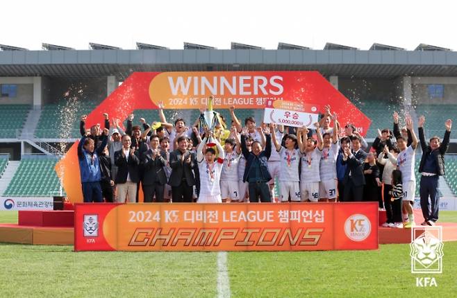대한축구협회(KFA)가 K5·K6·K7 디비전 리그를 소재로 활동하는 디튜버를 모집한다. 2024 K5 챔피언십 우승을 차지한 경남 김해시 재믹스축구클럽의 모습. /사진=대한축구협회(KFA) 제공