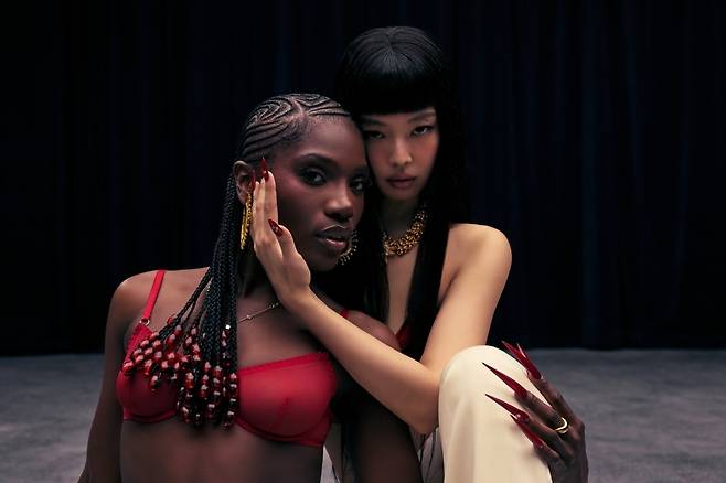 걸그룹 블랙핑크의 제니와 미국 래퍼 도이치 [OA엔터테인먼트 제공]