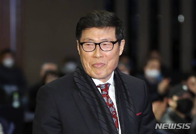 [서울=뉴시스] 최진석 기자 = 차범근 이사장이 2일 오전 서울 종로구 HW컨벤션센터에서 열린 제35회 차범근 축구상 시상식에 참석하고 있다. 2023.03.02. myjs@newsis.com