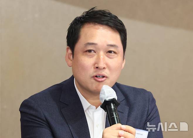 [서울=뉴시스] 조수정 기자 = 김광석 한국경제산업연구원 경제연구실장이 22일 오전 서울 중구 롯데호텔서울에서 열린 제7회 뉴시스 건설부동산포럼 '초양극화로 접어든 부동산 시장...해법은?'에서 '부동산 양극화 해소를 위한 제언' 종합토론에서 발언하고 있다. 2025.05.22. chocrystal@newsis.com