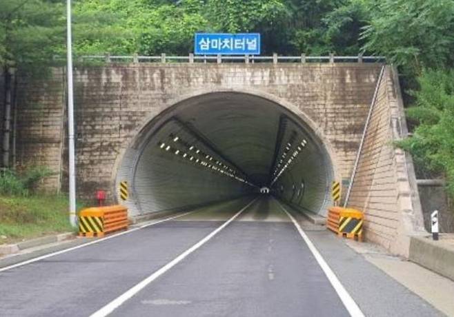 [홍천=뉴시스] 22일 국토교통부 홍천국토관리사무소는 관내 터널 37개소에 대해 오는 26일부터 내달 2일가지 터널청소를 실시할 계획이다 고  밝혔다. 사진은 홍천 삼마치터널 모습. 홍천국토관리사무소 제공. *재판매 및 DB 금지