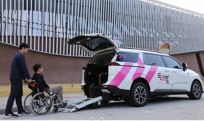 부산시 교통약자 특별교통수단 두리발.  부산시 제공