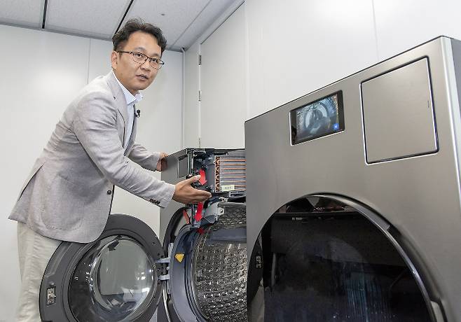 삼성전자 DA사업부 성종훈 상무가 '비스포크 AI 콤보'를 소개하고 있다. 삼성전자 제공