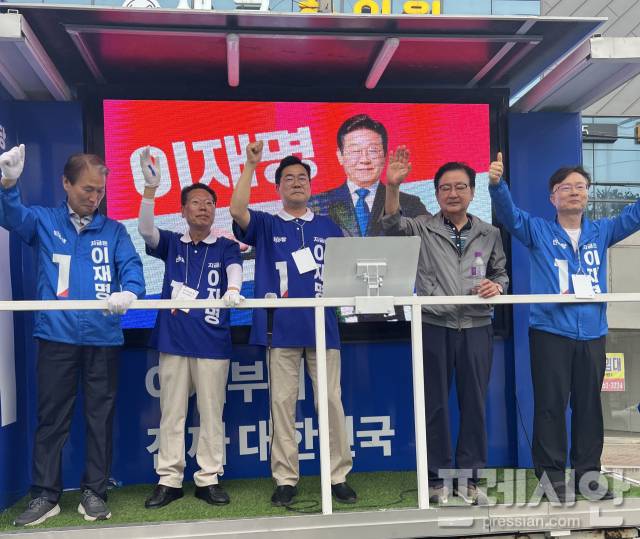 ▲ 21일 박찬대 더불어민주당 상임총괄선대위원장이 안동시 송현오거리에서 거리 유세를 하고 있다. ⓒ 민주당 안동예천선거대책위원회