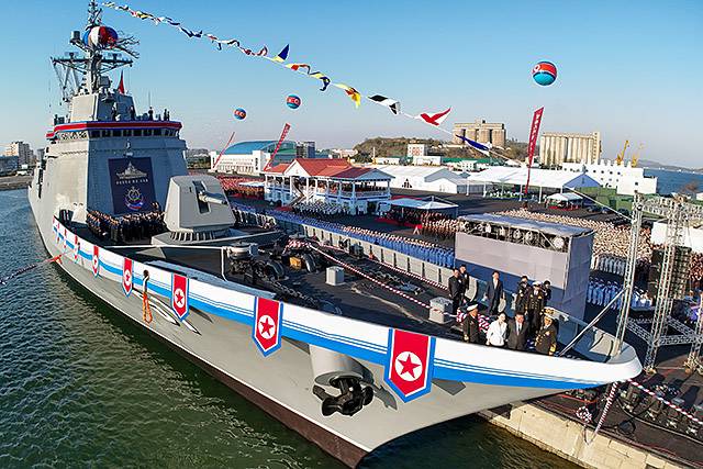 ▲ 4월 26일 북한 당 기관지 <로동신문>은 25일 남포조선소에서 김정은 국무위원장이 참석한 가운데 최현함 진수식이 열렸다고 보도했다. ⓒ로동신문=뉴스1