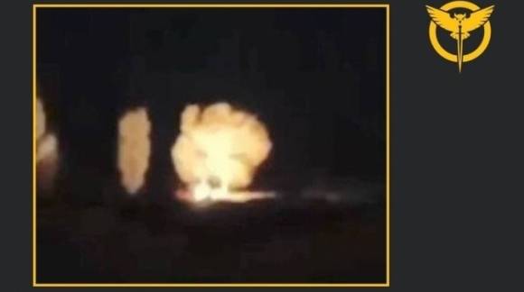 지난 20일 헤르손주(州) 임시 점령지의 스카토프스크와 안토니우카 인근 지역에서 차량에 타고 있던 러시아군 소속 특수부대 장교 4명이 우크라이나의 공격을 받고 사망했다는 주장이 나왔다. 사진은 사망한 장교 4명이 탑승해 있던 차량이 폭발하는 모습. 우크라이나 국방부 정보국 텔레그램 체포