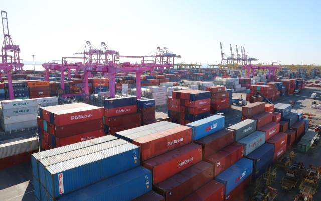 중국발 화물이 입항하는 인천항 전경. 연합뉴스