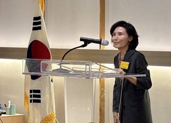 김문수 국민의힘 대선후보의 부인 설난영 여사가 5월 14일 서울 강남구에서 열린 조찬포럼에 참석해 인사말을 하고 있다. 뉴시스&nbsp;