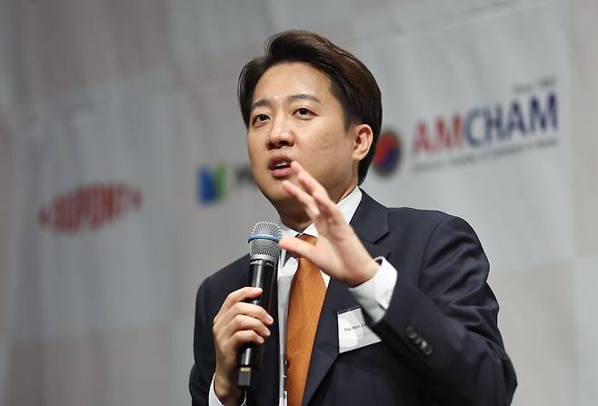 이준석 개혁신당 대선 후보가 22일 그랜드하얏트서울에서 열린 주한미국상공회의소(암참) 간담회에서 발언하고 있다. ⓒ연합뉴스