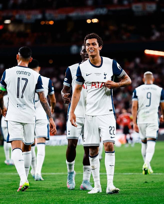 브레넌 존슨이 22일(한국시간) 스페인 빌바오에서 열린 맨유와 UEL 파이널에서 전반 막판 득점한 뒤 환호하고 있다. 사진출처｜토트넘 홋스퍼 페이스북