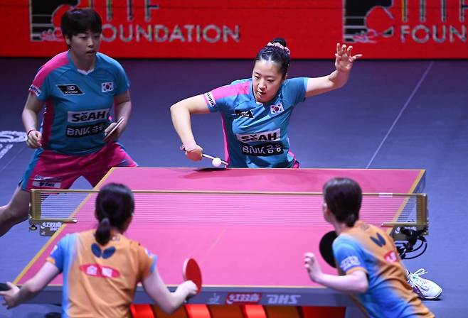 탁구국가대표팀 유한나(왼쪽)는 생애 첫 세계탁구선수권대회에서 신유빈(오른쪽)과 함께 여자복식 메달을 확보하며 한국탁구의 희망으로 떠올랐다. 전지희의 빈자리를 완전히 메웠다는 평가다. 사진제공│대한탁구협회