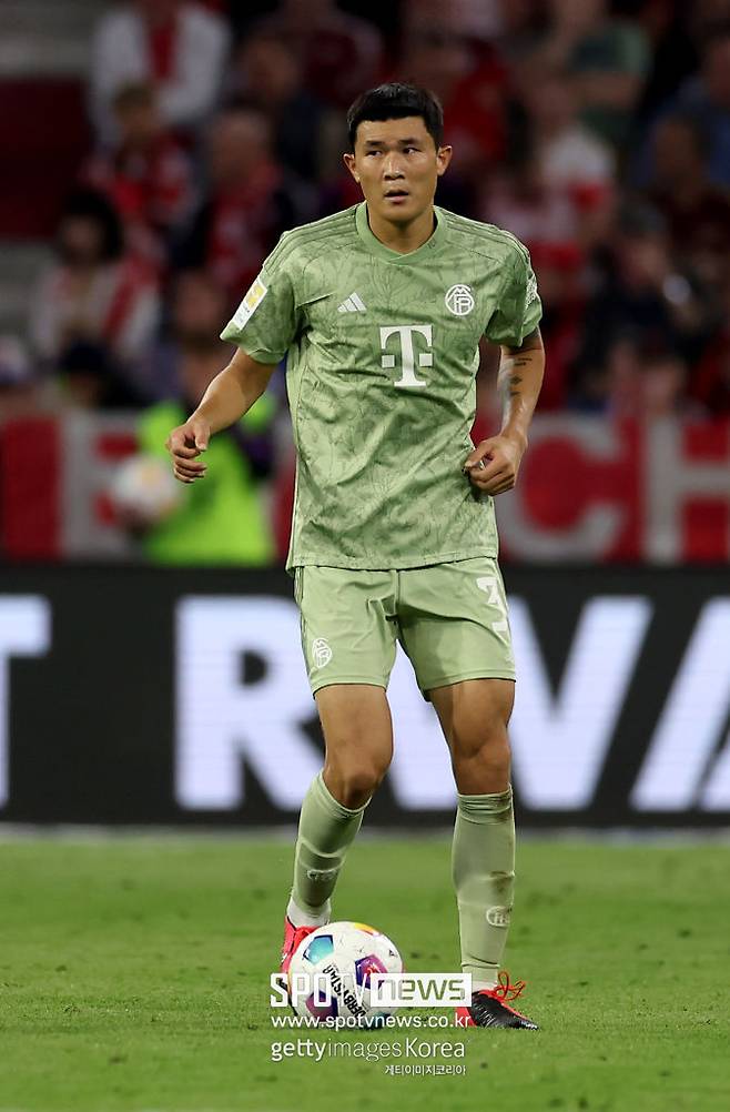 ▲ 이 매체는 "유벤투스는 다음 시즌 더 높은 순위를 목표로 한다. 이번 여름 좋은 선수들을 영입할 필요성을 느끼고 있다"면서 "크리스티아노 지운톨리 단장이 김민재를 데려올 생각을 하고 있다. 바이에른 뮌헨에 상당한 공세를 펼칠 것"으로 내다봤다.