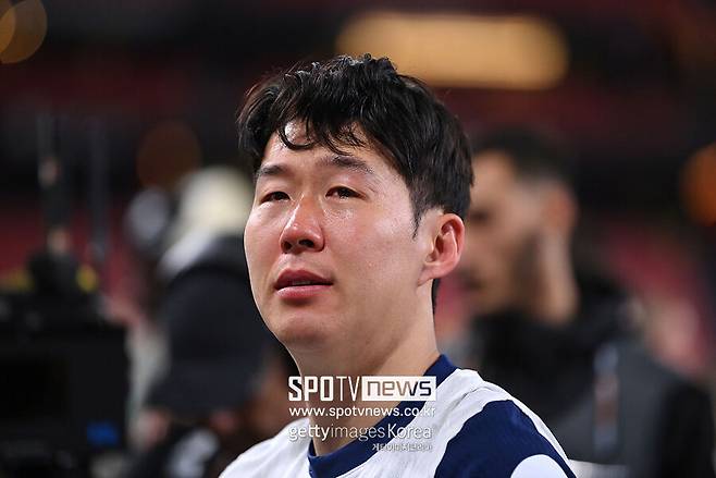 ▲ 손흥민은 전반 내내 벤치에서 침착하게 경기를 지켜보다가, 후반에 투입된 뒤 공격보다는 수비에 힘을 실으며 팀을 뒷받침했다. 경기를 마치고 그는 감정이 북받친 듯 울컥한 표정을 감추지 못했다.
