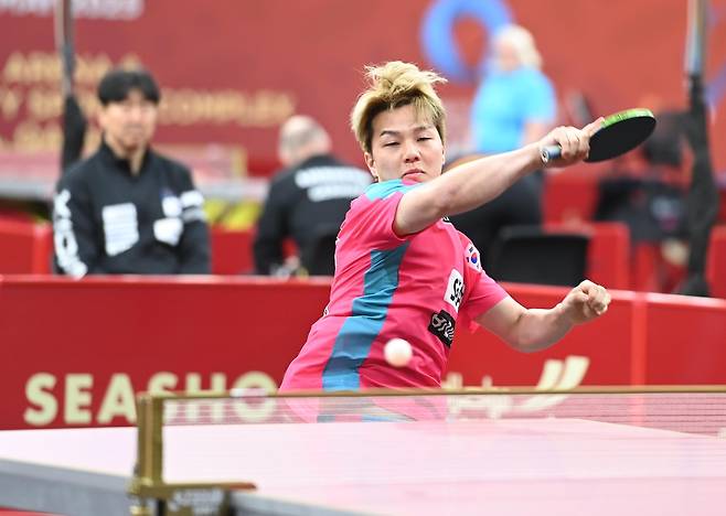 세계탁구선수권 남자단식 경기를 벌이는 안재현 [대한탁구협회 제공. 재판매 및 DB 금지]